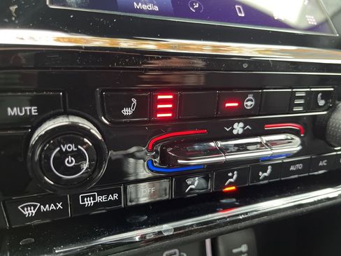 New 2025 Jeep Grand Cherokee L Altitude image 6