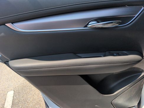 Certified 2024 Cadillac XT6 Luxury w/ LPO, Floor Liner Package AWD/4WD image 35