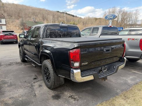 Used 2022 Toyota Tacoma SR5 image 3