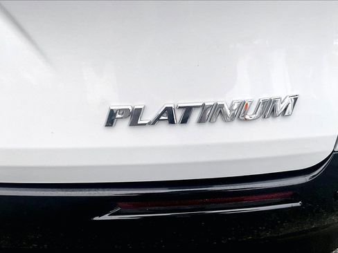 Used 2025 Toyota Sienna Platinum image 8