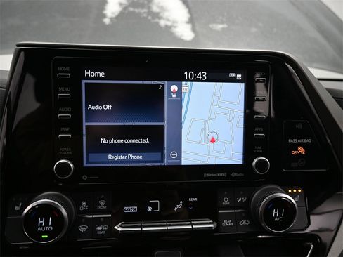 Used 2022 Toyota Highlander XLE image 24