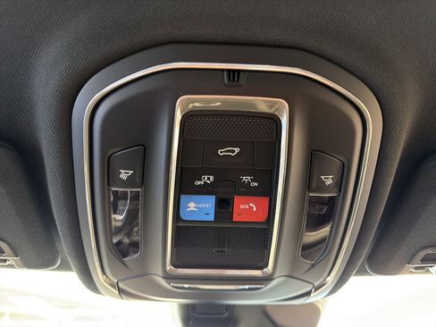 New 2025 Jeep Grand Cherokee Altitude image 21