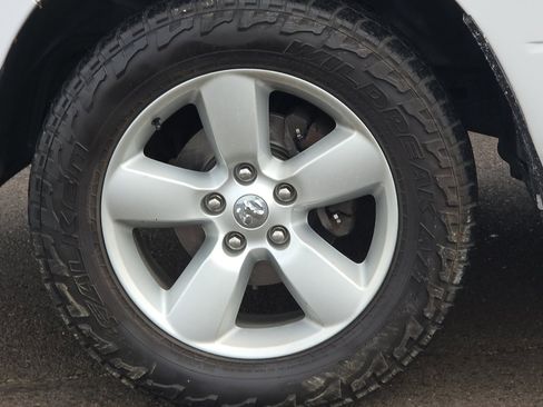 Used 2017 RAM 1500 Classic SLT w/ SLT Plus D￩cor Group image 25