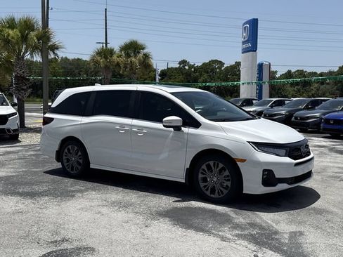 New 2026 Honda Odyssey Touring image 5