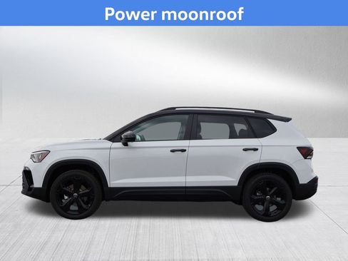 New 2026 Volkswagen Taos SE image 5