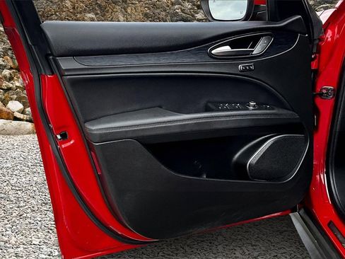 Used 2022 Alfa Romeo Stelvio Sprint image 19