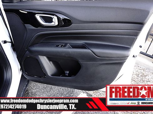 New 2026 Jeep Compass Latitude image 41