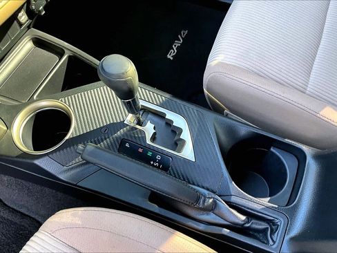 Used 2015 Toyota RAV4 XLE image 16