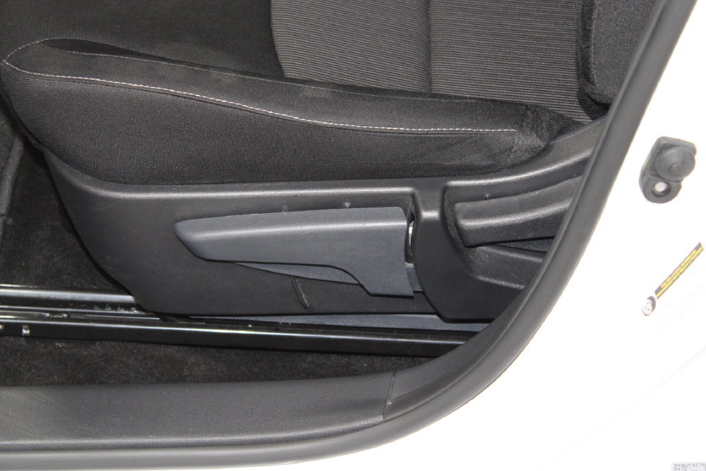 Used 2025 Nissan Sentra SV FWD image 18