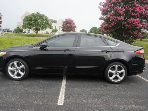 Used 2016 Ford Fusion SE AWD/4WD image 4