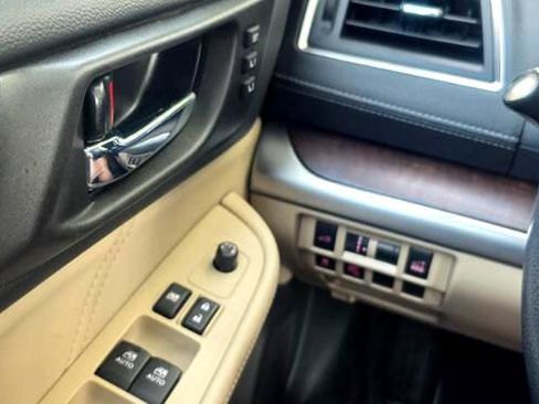 Used 2018 Subaru Outback 2.5i Limited image 17