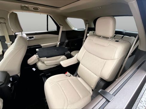 Used 2021 Ford Explorer Platinum w/ Premium Technology Package RWD image 20