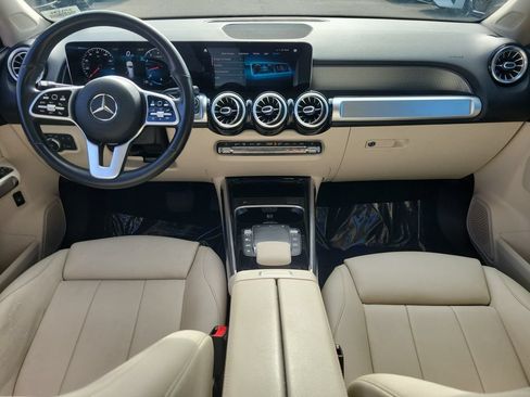 Used 2021 Mercedes-Benz GLB 250 w/ Premium Package image 11