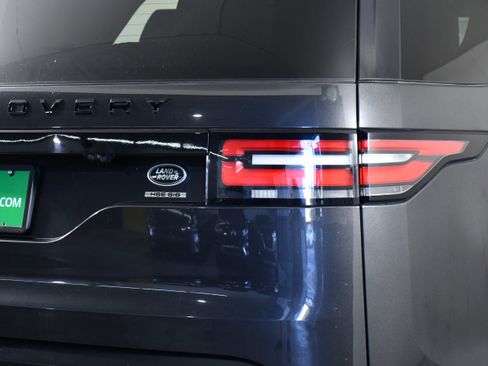 Used 2020 Land Rover Discovery HSE image 35