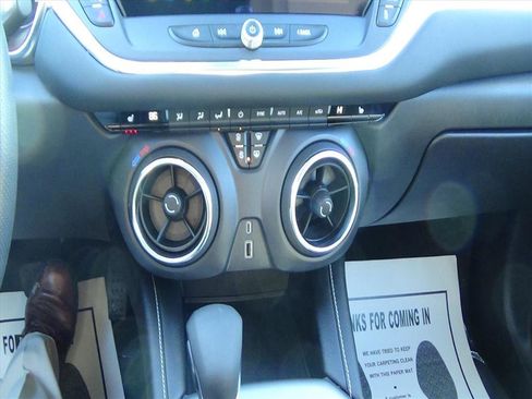 Used 2025 Chevrolet Blazer LT image 24