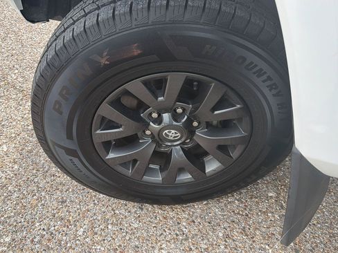 Used 2022 Toyota Tacoma SR5 RWD image 9