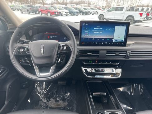 New 2026 Lincoln Corsair Premiere image 6