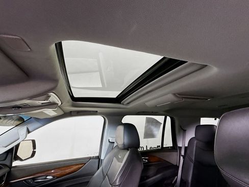 Used 2019 Cadillac Escalade Premium Luxury image 23