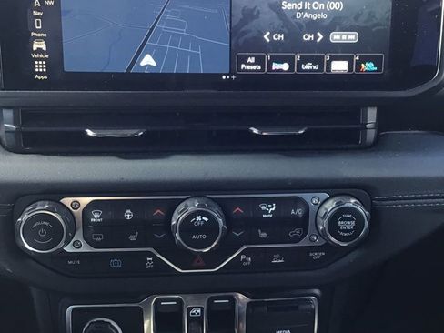 Used 2024 Jeep Wrangler High Altitude image 13