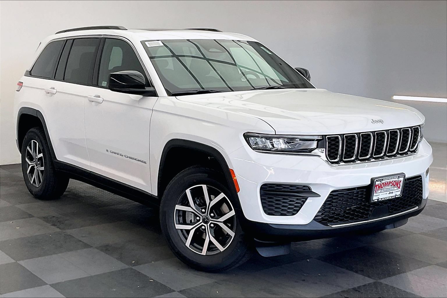 New 2027 Jeep Grand Cherokee Laredo X AWD/4WD image 1
