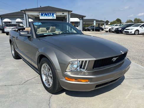 Used 2005 Ford Mustang Premium image 3