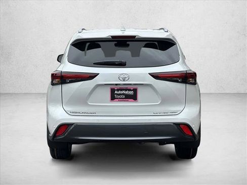 Used 2025 Toyota Highlander Limited image 6