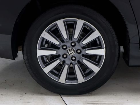 Used 2020 Toyota Sienna LE AWD/4WD image 28