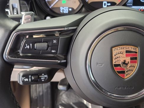 Used 2024 Porsche Macan image 19