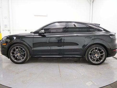 Used 2025 Porsche Cayenne GTS AWD/4WD image 4