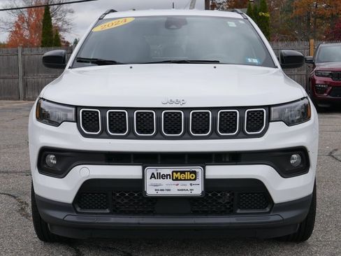 Used 2024 Jeep Compass Latitude image 2