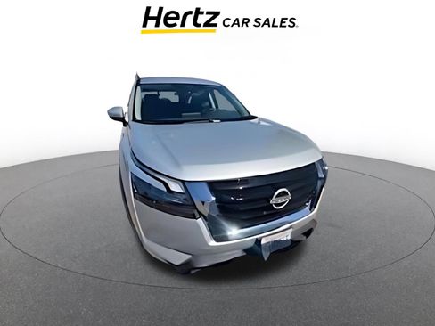 Used 2025 Nissan Pathfinder SV image 1