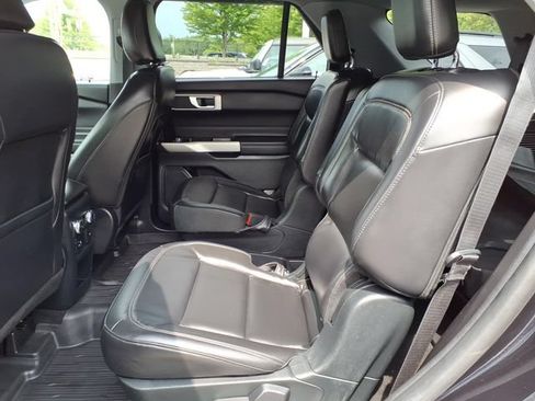 Used 2021 Ford Explorer XLT w/ Equipment Group 202A AWD/4WD image 11