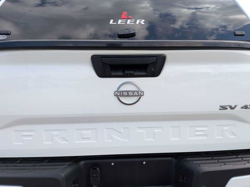 Used 2024 Nissan Frontier SV w/ SV Convenience Package AWD/4WD image 12