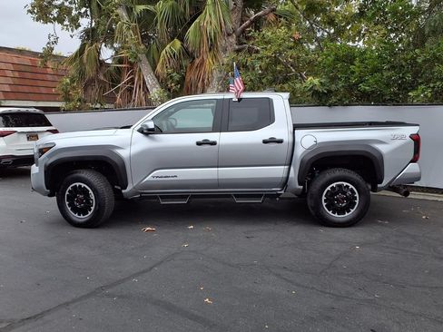 Certified 2025 Toyota Tacoma TRD Off-Road AWD/4WD image 3