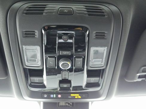 New 2026 Chevrolet Suburban Premier image 20