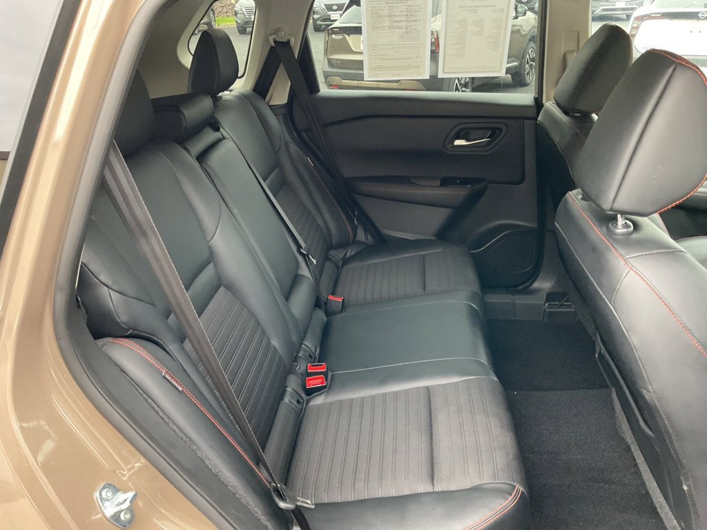 Used 2025 Nissan Rogue SV AWD/4WD image 19