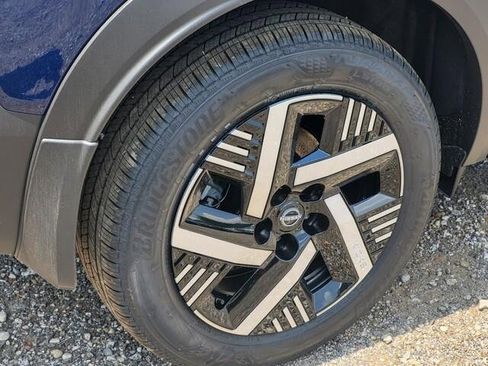 New 2025 Nissan Kicks SV w/ Illumination Package image 5