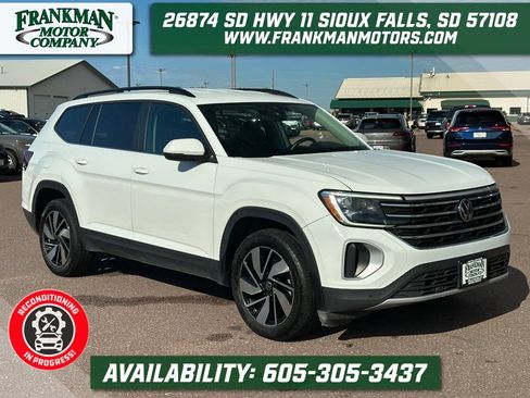 Used 2024 Volkswagen Atlas SE AWD/4WD image 1