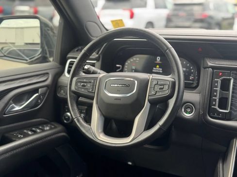 Used 2022 GMC Yukon XL Denali AWD/4WD image 14