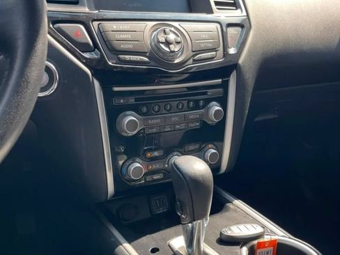 Used 2018 Nissan Pathfinder SV AWD/4WD image 24