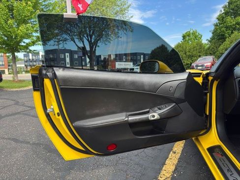 Used 2013 Chevrolet Corvette Convertible RWD image 18