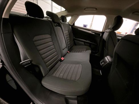 Used 2018 Ford Fusion SE w/ Fusion SE Technology Package FWD image 26