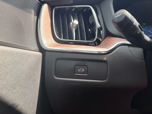 Certified 2024 Volvo XC60 B5 Plus w/ Protection Package Premier AWD/4WD image 33