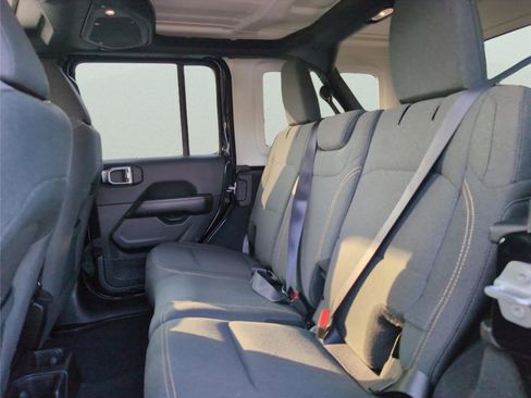 Used 2025 Jeep Wrangler Unlimited Sahara AWD/4WD image 32