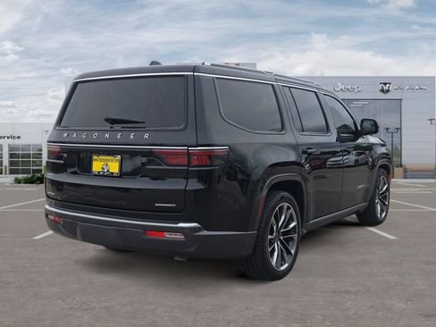 Used 2022 Jeep Wagoneer Series III w/ Premium Group I AWD/4WD image 5