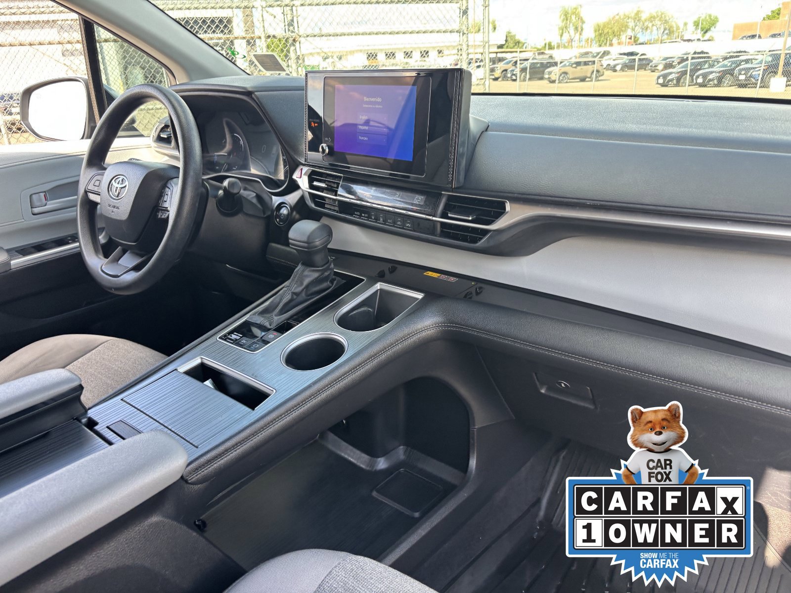 Used 2025 Toyota Sienna LE AWD/4WD image 13