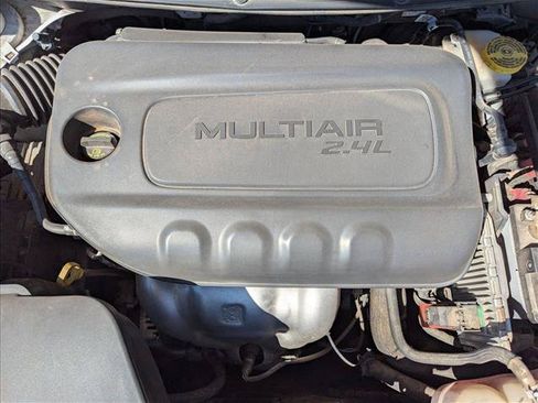 Used 2019 Jeep Cherokee Latitude w/ Popular Appearance Group AWD/4WD image 22