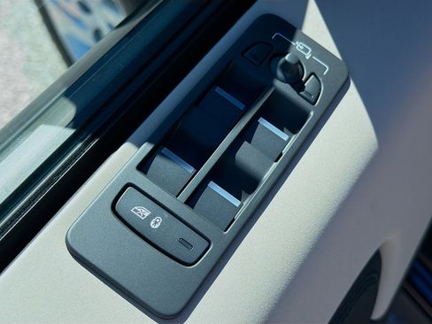 New 2025 Land Rover Discovery Sport S image 23