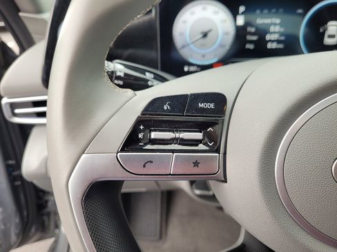 Used 2025 Hyundai Elantra SEL image 22