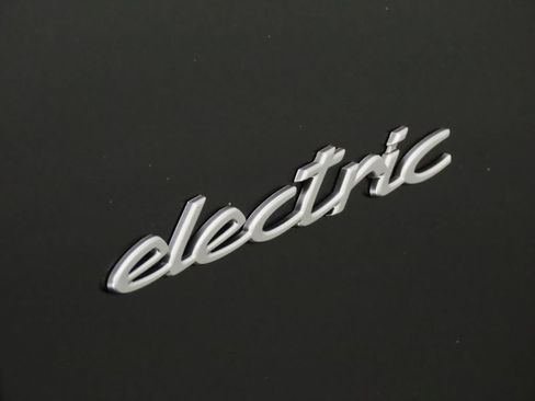 Certified 2025 Porsche Macan 4S Electric AWD/4WD image 14